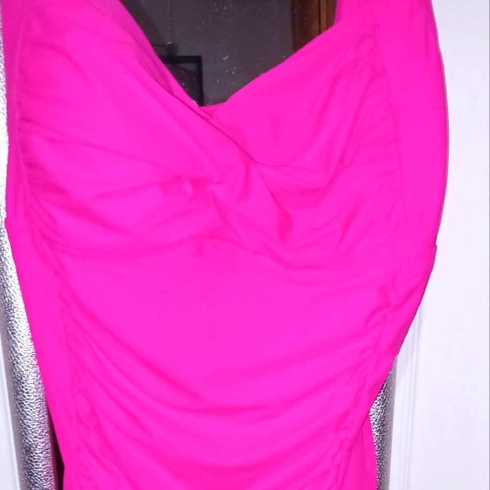 LADIES SWIMWEAR.
